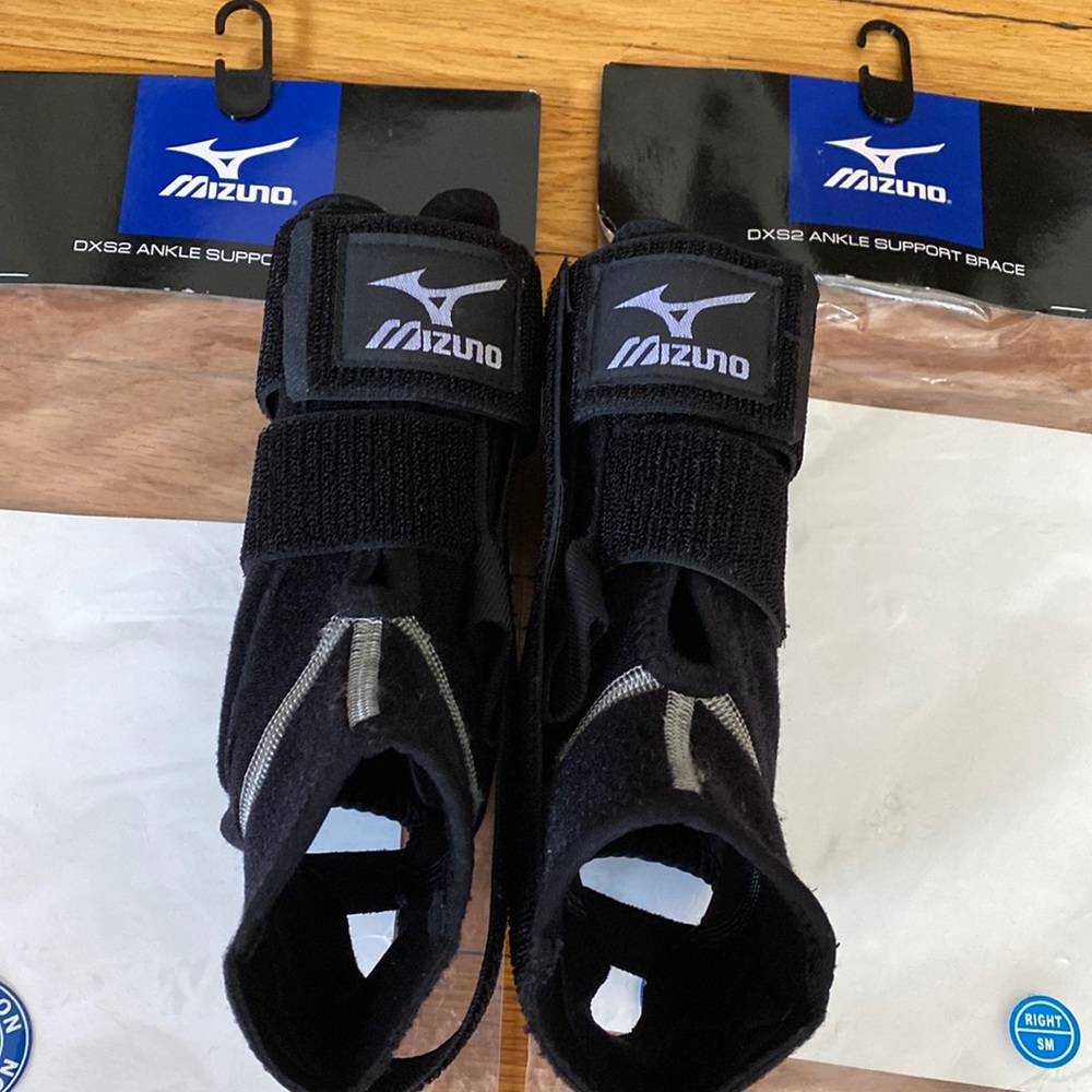 Mizuno ankle braces